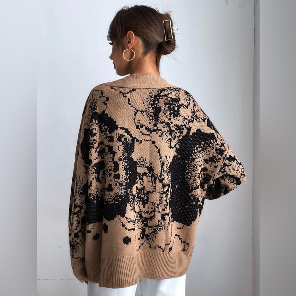 Graphic Oversized Cardigan - Picture 3 of 3